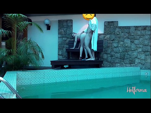 ❤️ Boss uzaicina kalponi uz baseinu, bet nevarēja pretoties karstu Duršanās video pie lv.nicepornphotos.ru ❌